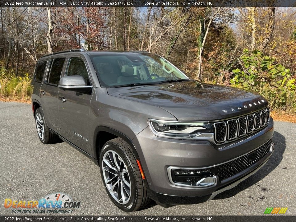 Front 3/4 View of 2022 Jeep Wagoneer Series III 4x4 Photo #6