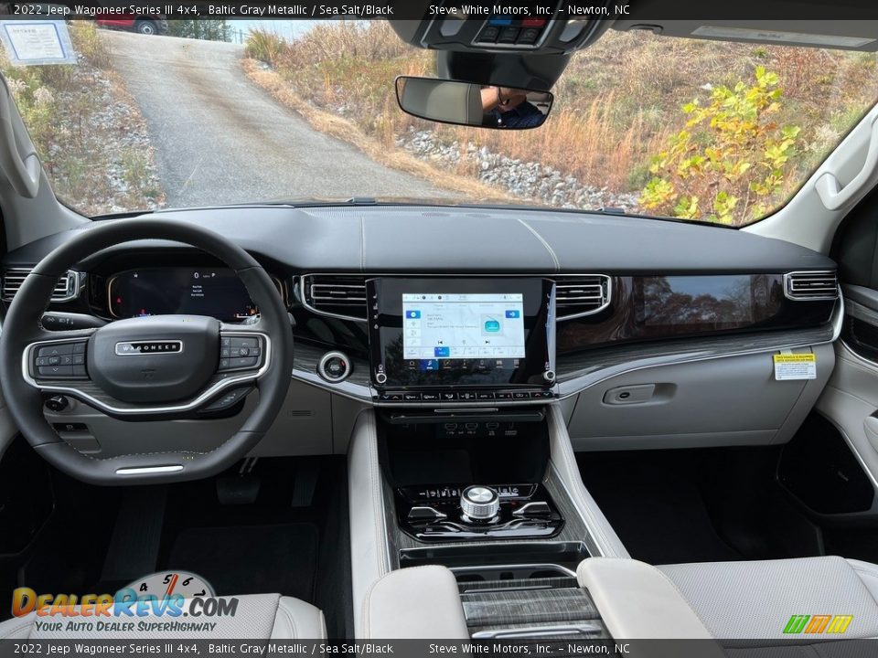 Dashboard of 2022 Jeep Wagoneer Series III 4x4 Photo #30