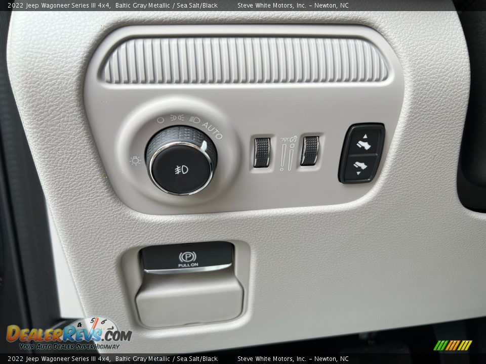 Controls of 2022 Jeep Wagoneer Series III 4x4 Photo #31
