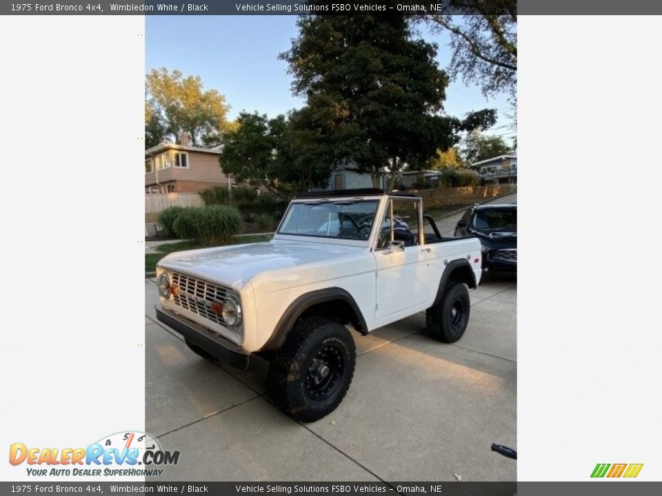 Front 3/4 View of 1975 Ford Bronco 4x4 Photo #1