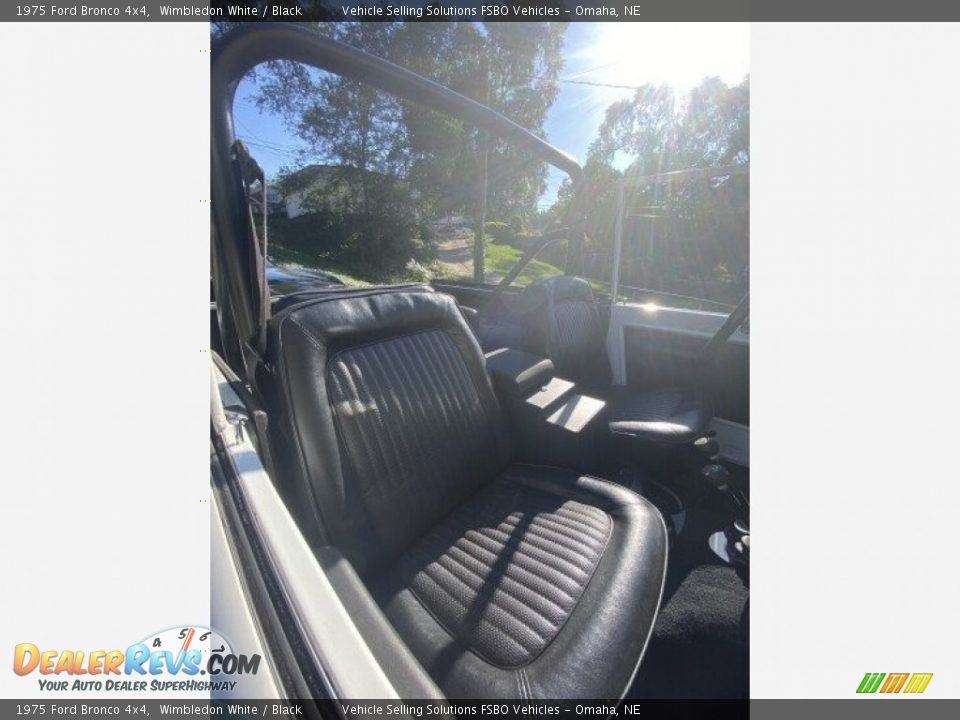 Front Seat of 1975 Ford Bronco 4x4 Photo #6