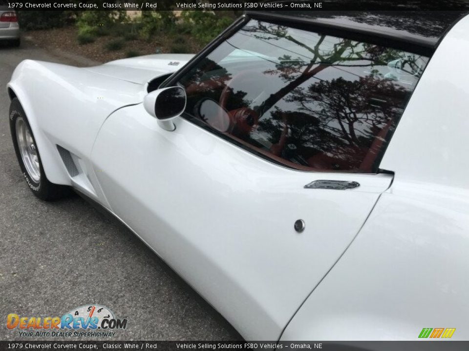 1979 Chevrolet Corvette Coupe Classic White / Red Photo #28