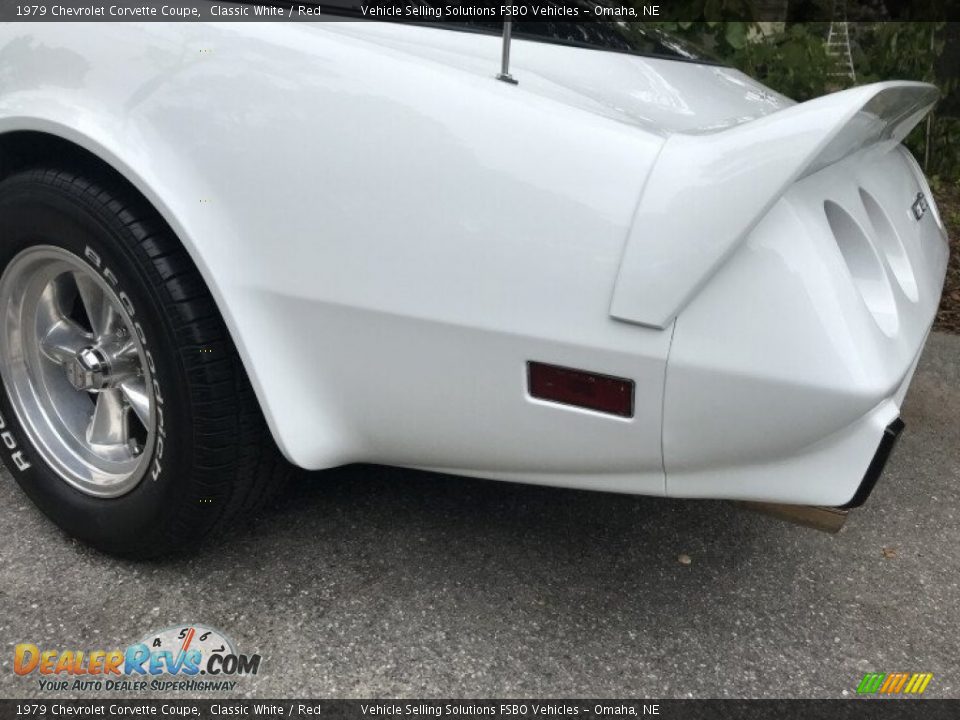 1979 Chevrolet Corvette Coupe Classic White / Red Photo #29