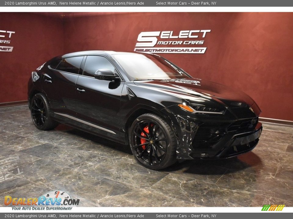 Front 3/4 View of 2020 Lamborghini Urus AWD Photo #3