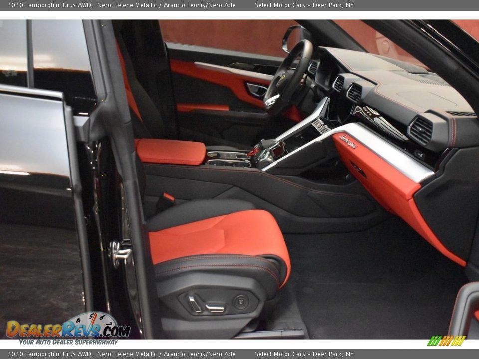 Front Seat of 2020 Lamborghini Urus AWD Photo #14
