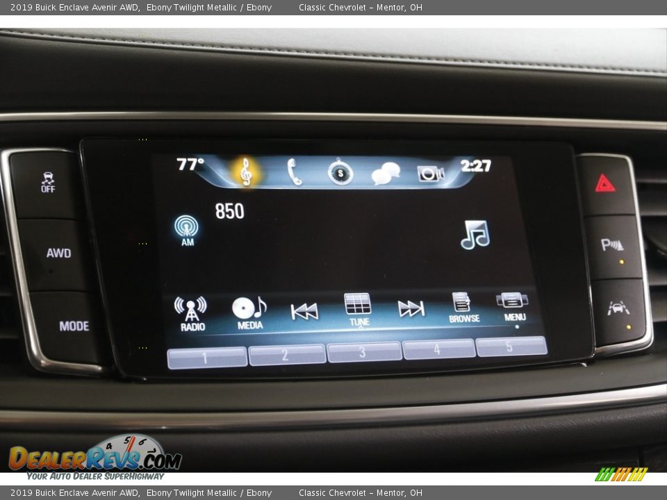 Controls of 2019 Buick Enclave Avenir AWD Photo #10