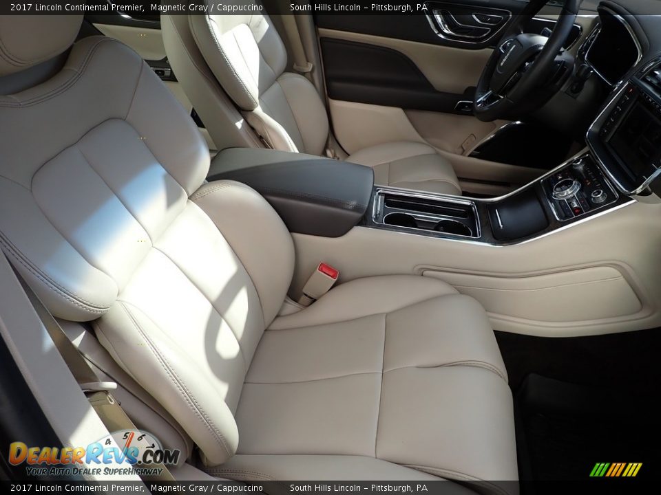 Front Seat of 2017 Lincoln Continental Premier Photo #11