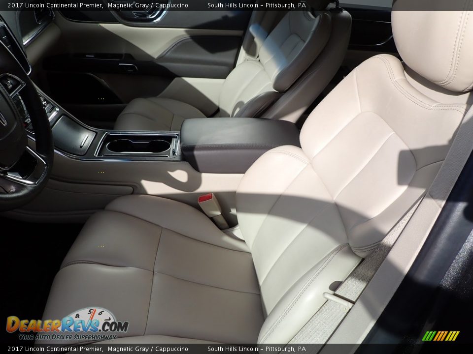 Front Seat of 2017 Lincoln Continental Premier Photo #15