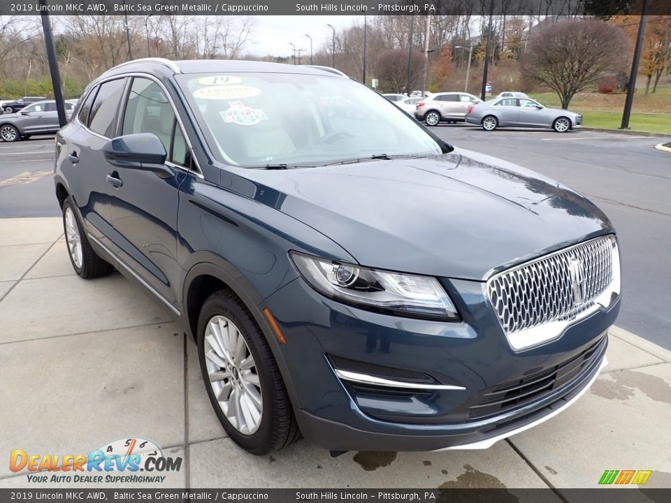 Front 3/4 View of 2019 Lincoln MKC AWD Photo #8