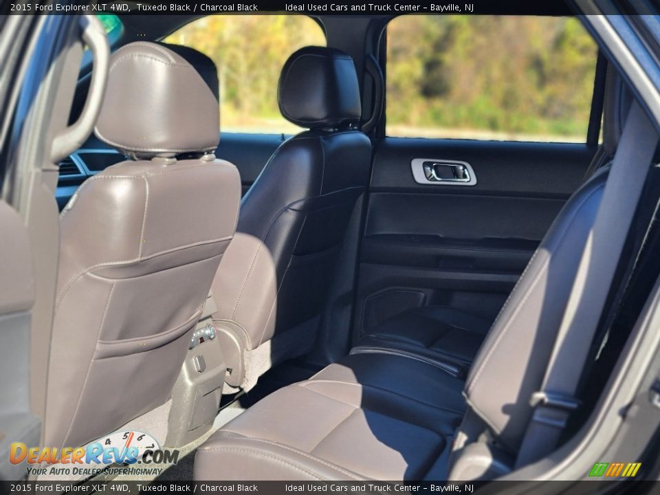 2015 Ford Explorer XLT 4WD Tuxedo Black / Charcoal Black Photo #17
