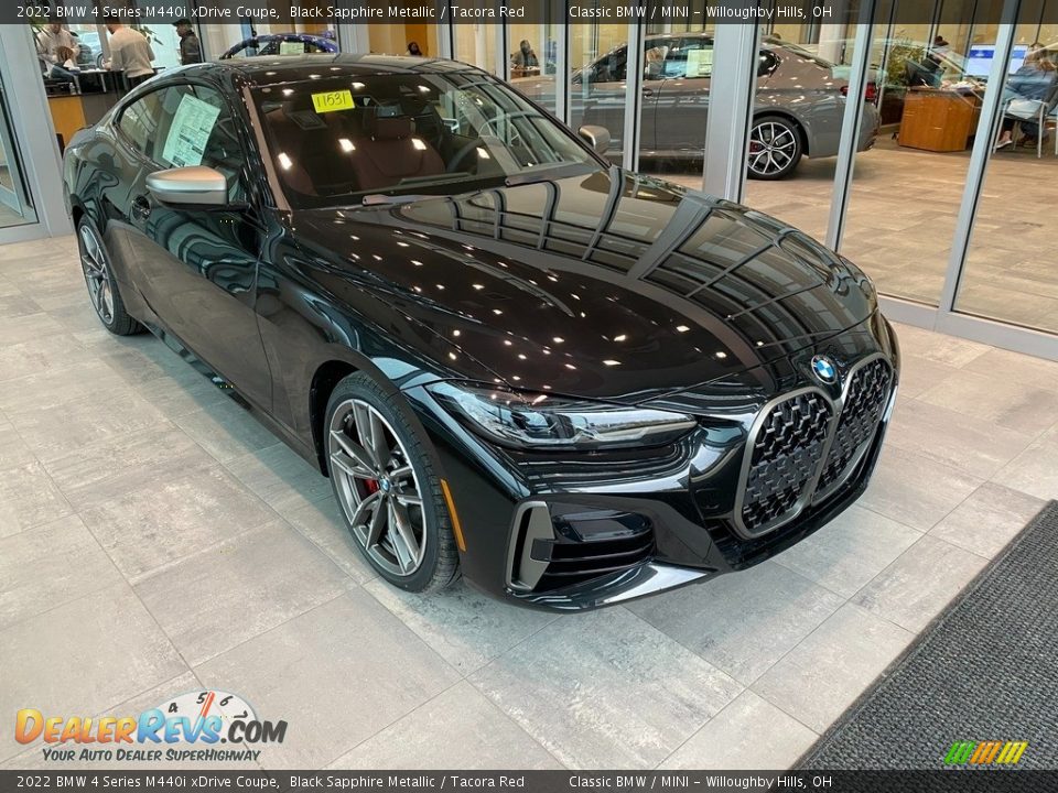 Front 3/4 View of 2022 BMW 4 Series M440i xDrive Coupe Photo #1