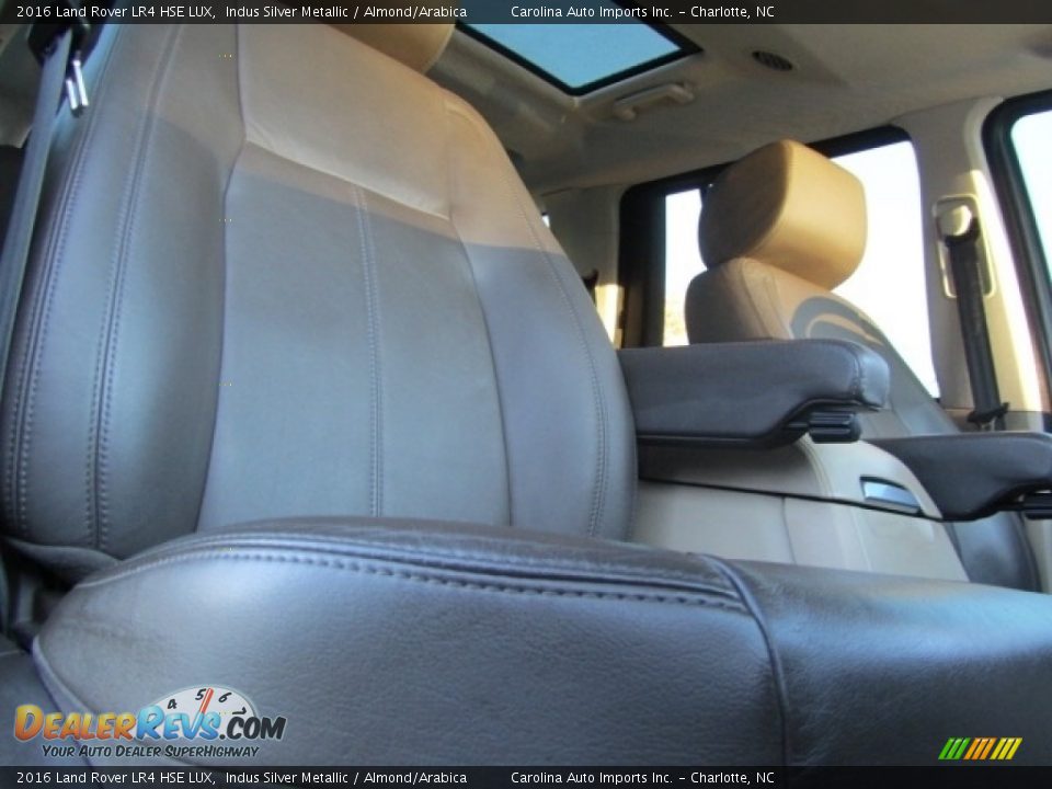 Front Seat of 2016 Land Rover LR4 HSE LUX Photo #22