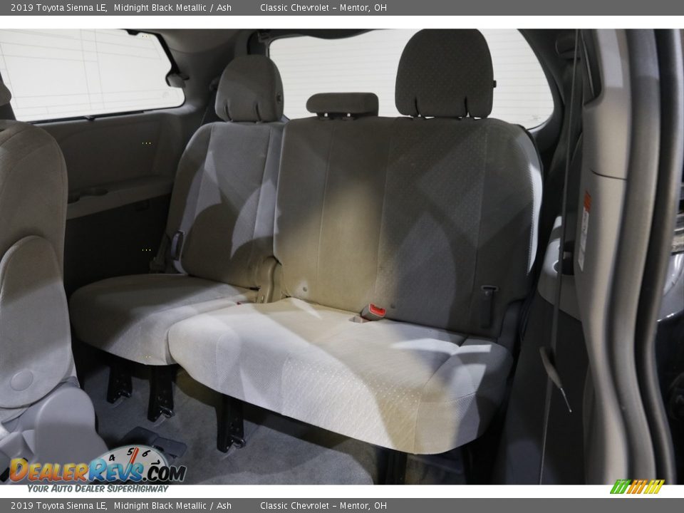 2019 Toyota Sienna LE Midnight Black Metallic / Ash Photo #17