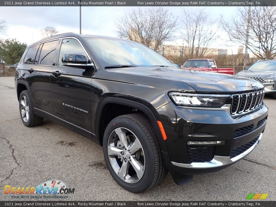 Front 3/4 View of 2021 Jeep Grand Cherokee L Limited 4x4 Photo #3