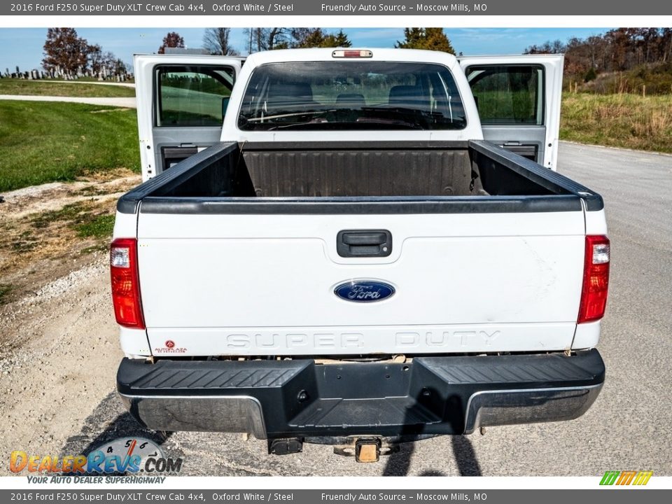 2016 Ford F250 Super Duty XLT Crew Cab 4x4 Oxford White / Steel Photo #24