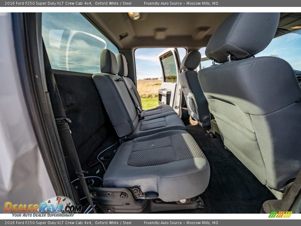 2016 Ford F250 Super Duty XLT Crew Cab 4x4 Oxford White / Steel Photo #25