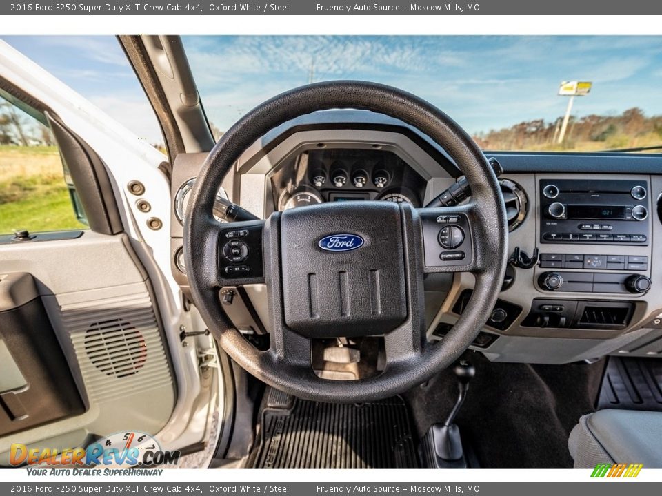 2016 Ford F250 Super Duty XLT Crew Cab 4x4 Oxford White / Steel Photo #33