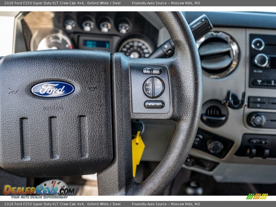 2016 Ford F250 Super Duty XLT Crew Cab 4x4 Oxford White / Steel Photo #35