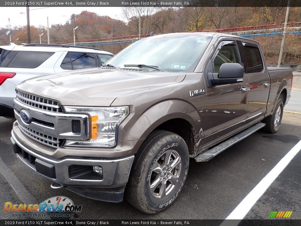 Front 3/4 View of 2019 Ford F150 XLT SuperCrew 4x4 Photo #5