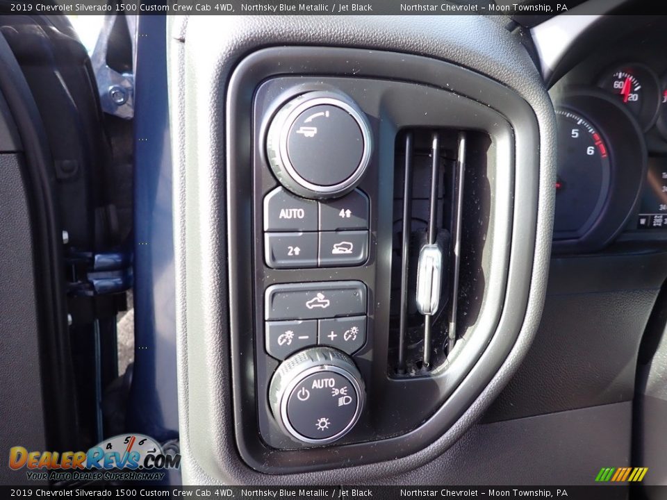 2019 Chevrolet Silverado 1500 Custom Crew Cab 4WD Northsky Blue Metallic / Jet Black Photo #24