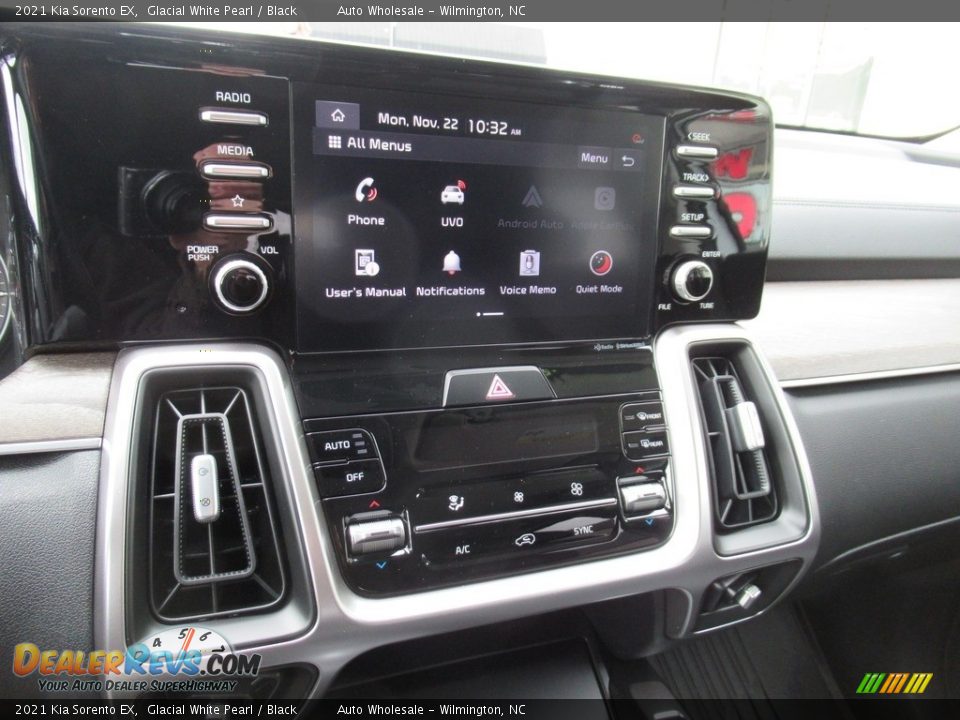 2021 Kia Sorento EX Glacial White Pearl / Black Photo #17