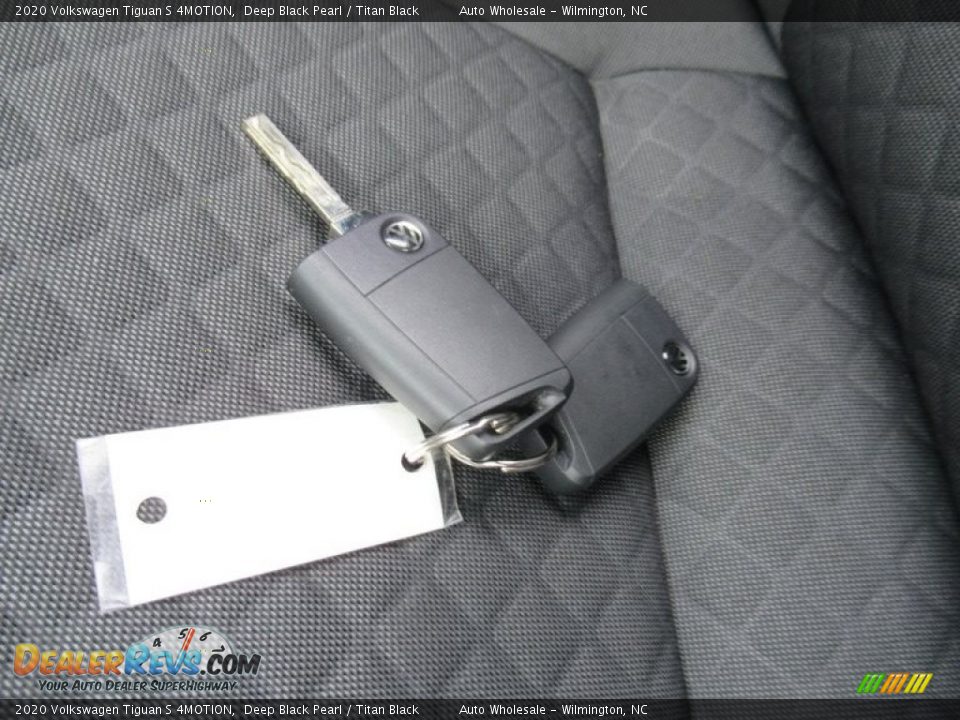 2020 Volkswagen Tiguan S 4MOTION Deep Black Pearl / Titan Black Photo #20