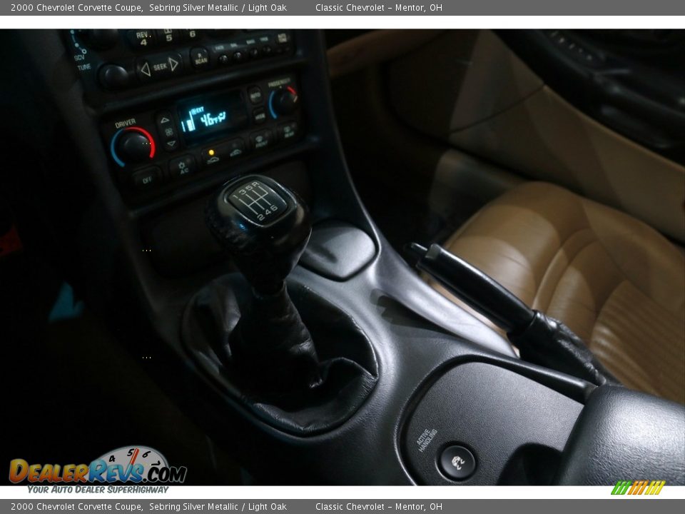 2000 Chevrolet Corvette Coupe Sebring Silver Metallic / Light Oak Photo #10