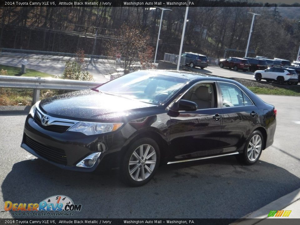 2014 Toyota Camry XLE V6 Attitude Black Metallic / Ivory Photo #12