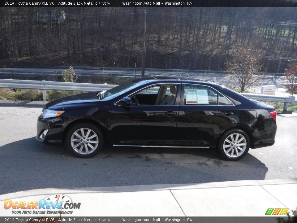 2014 Toyota Camry XLE V6 Attitude Black Metallic / Ivory Photo #13