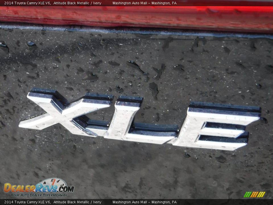2014 Toyota Camry XLE V6 Attitude Black Metallic / Ivory Photo #16