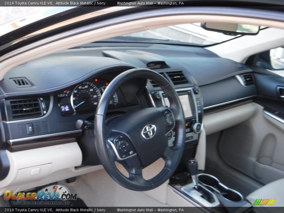 2014 Toyota Camry XLE V6 Attitude Black Metallic / Ivory Photo #18