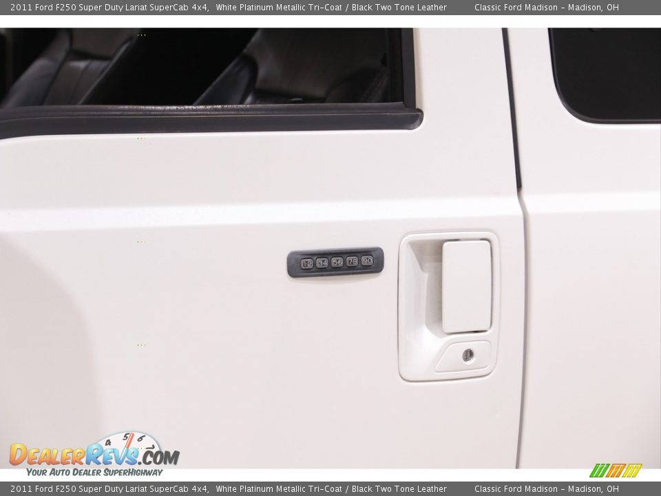 2011 Ford F250 Super Duty Lariat SuperCab 4x4 White Platinum Metallic Tri-Coat / Black Two Tone Leather Photo #4