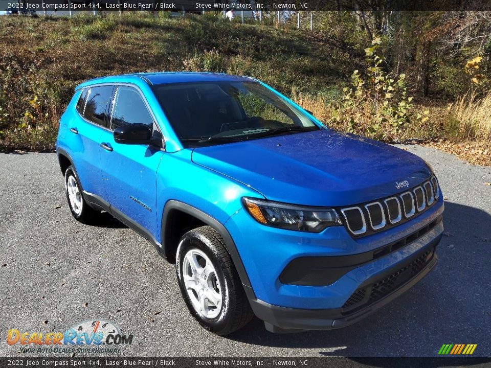 Front 3/4 View of 2022 Jeep Compass Sport 4x4 Photo #4