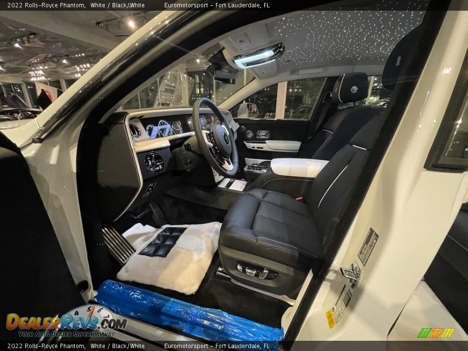 Front Seat of 2022 Rolls-Royce Phantom  Photo #4