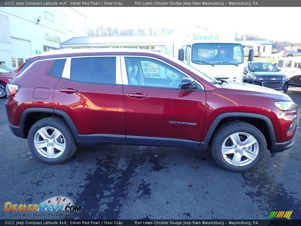 2022 Jeep Compass Latitude 4x4 Velvet Red Pearl / Steel Gray Photo #7