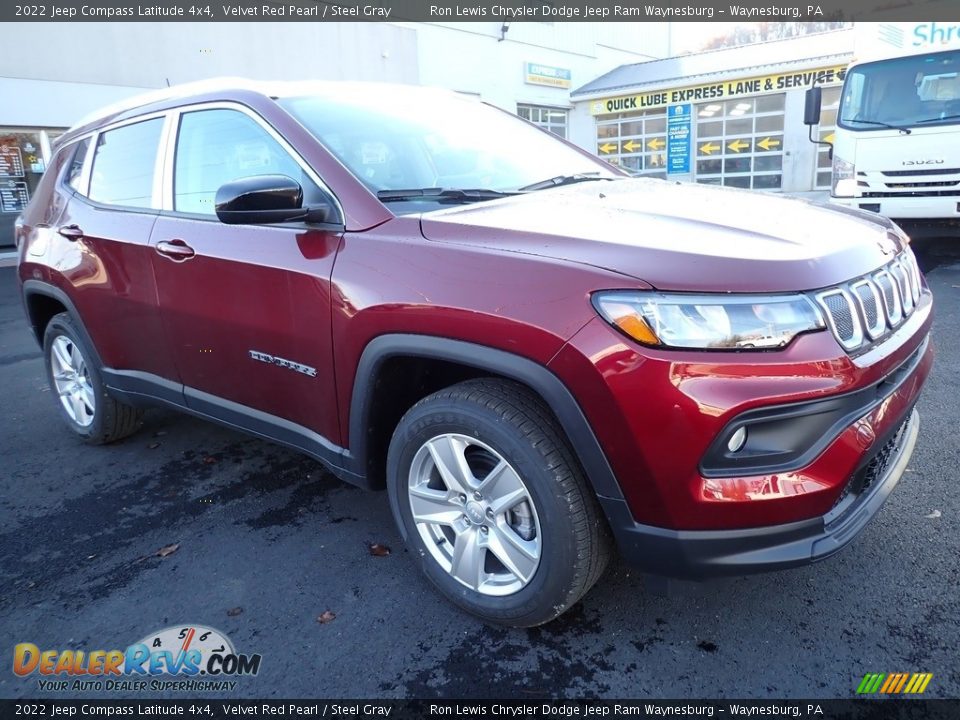 2022 Jeep Compass Latitude 4x4 Velvet Red Pearl / Steel Gray Photo #8