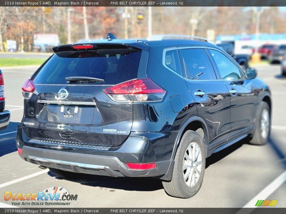 2019 Nissan Rogue S AWD Magnetic Black / Charcoal Photo #4