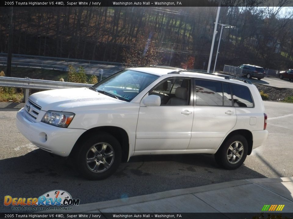 2005 Toyota Highlander V6 4WD Super White / Ivory Photo #11