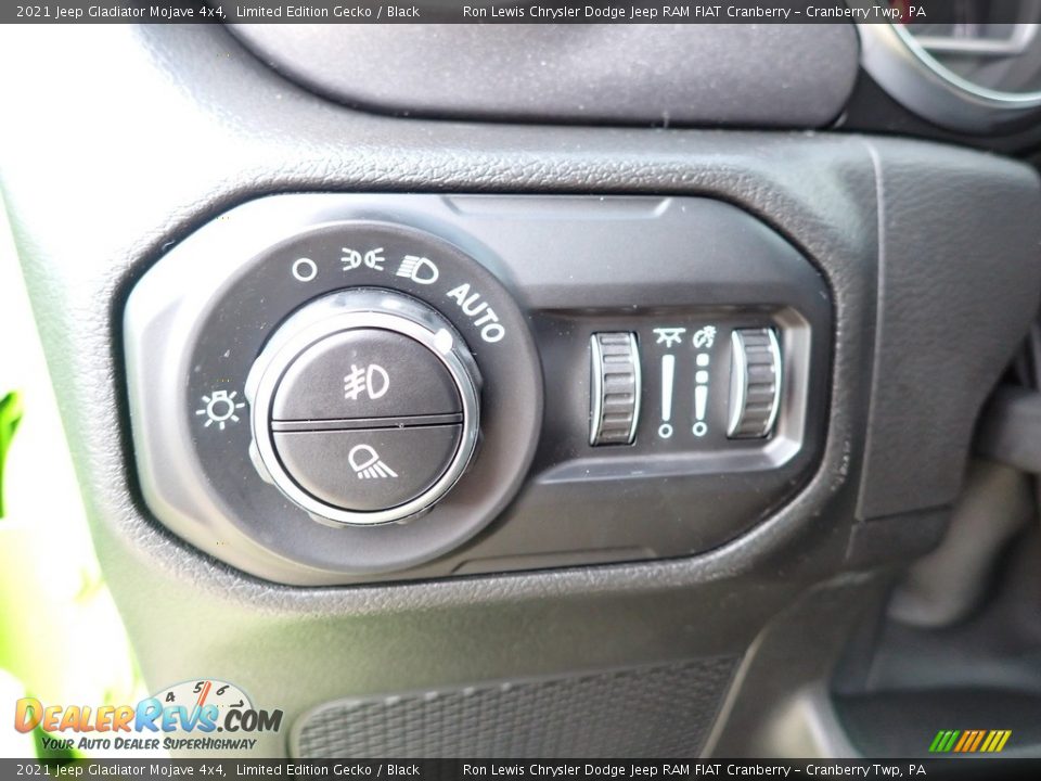 Controls of 2021 Jeep Gladiator Mojave 4x4 Photo #19