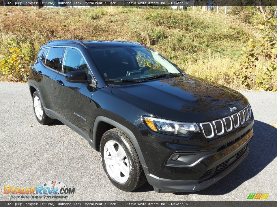 Front 3/4 View of 2022 Jeep Compass Latitude Photo #4