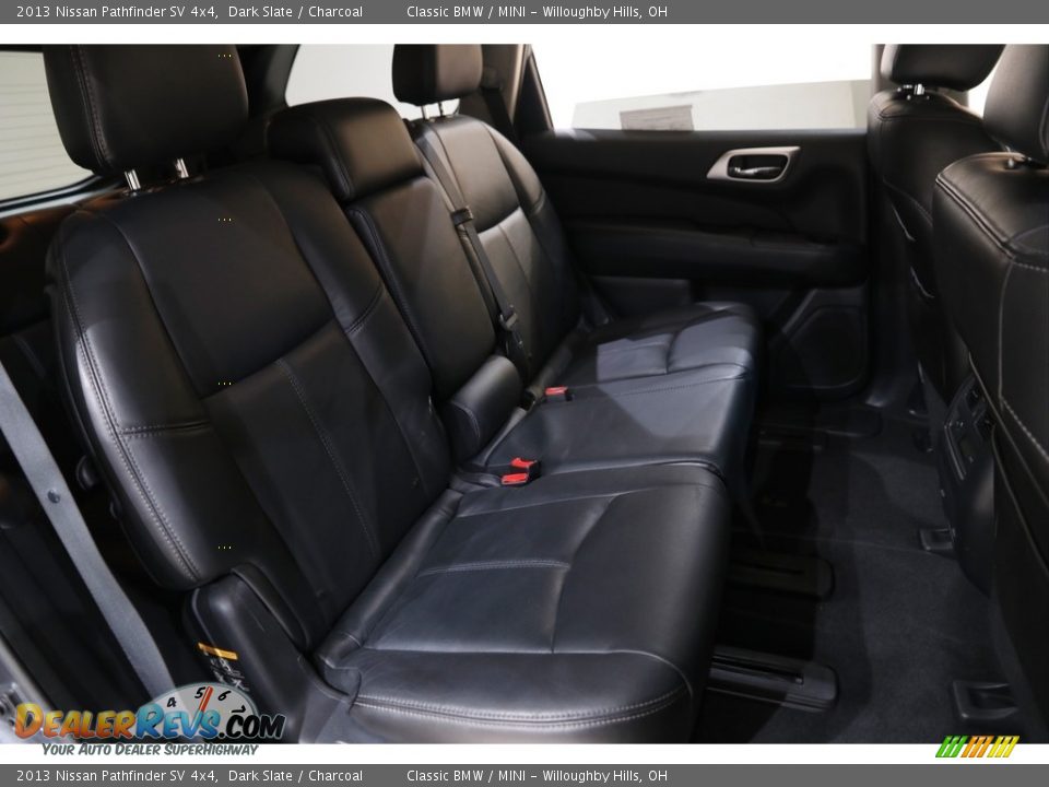 2013 Nissan Pathfinder SV 4x4 Dark Slate / Charcoal Photo #16