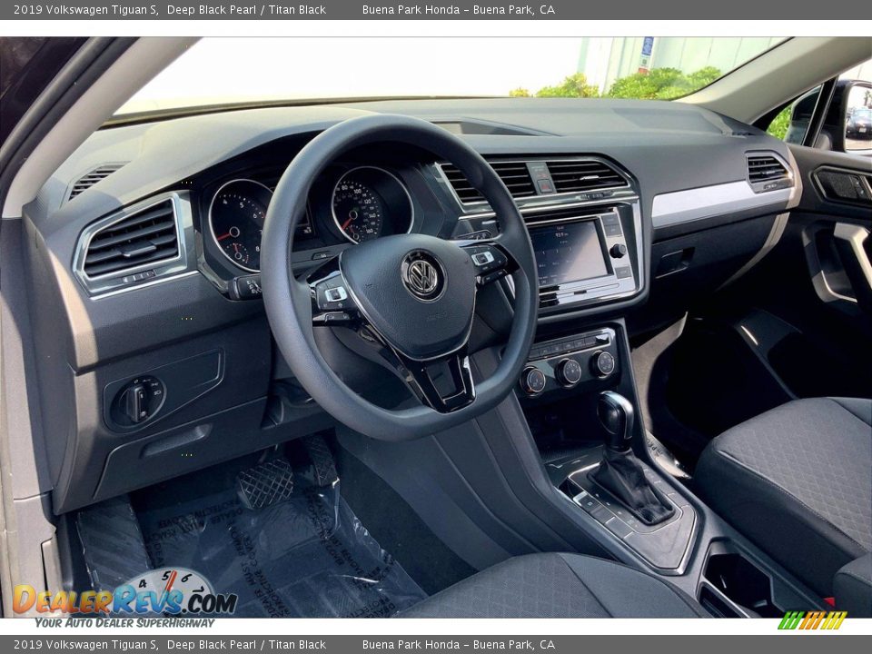 2019 Volkswagen Tiguan S Deep Black Pearl / Titan Black Photo #16