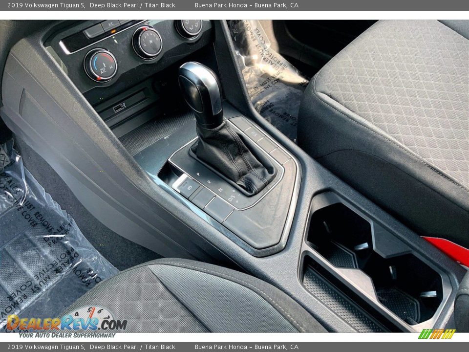 2019 Volkswagen Tiguan S Shifter Photo #19