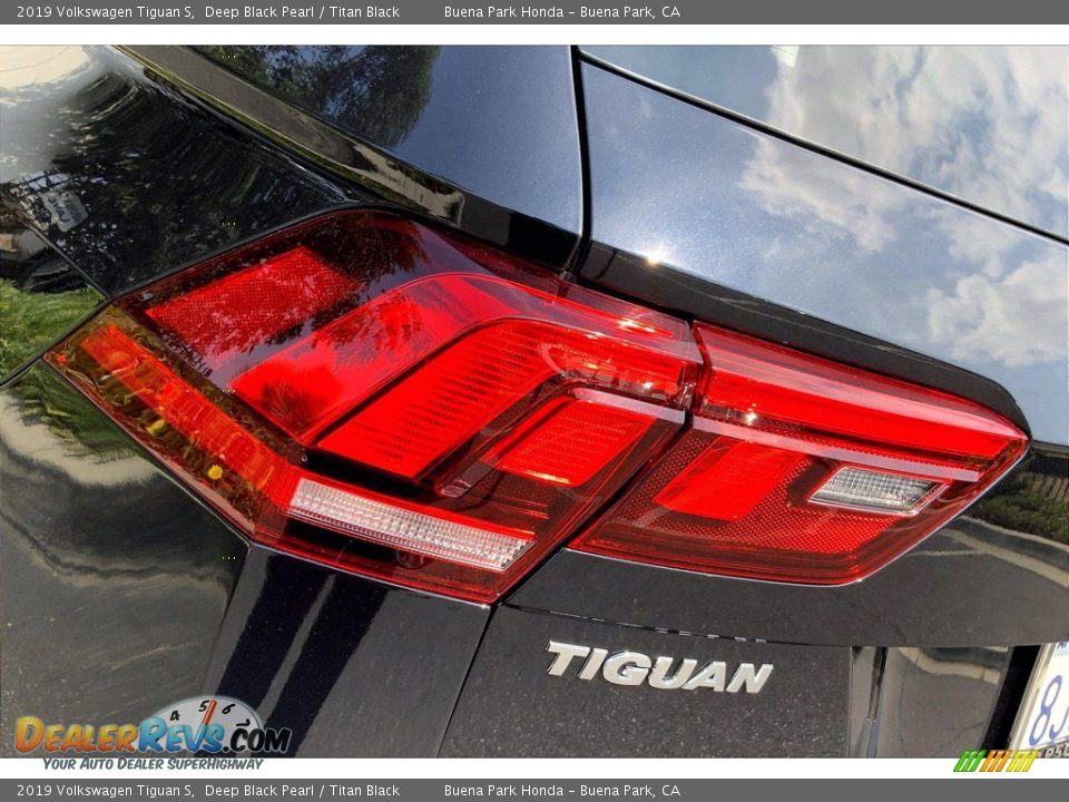 2019 Volkswagen Tiguan S Deep Black Pearl / Titan Black Photo #30