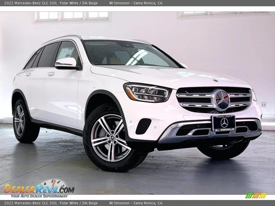 Front 3/4 View of 2022 Mercedes-Benz GLC 300 Photo #12
