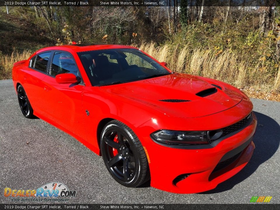 Front 3/4 View of 2019 Dodge Charger SRT Hellcat Photo #5