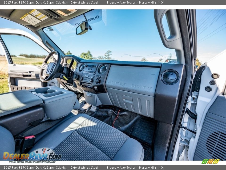 2015 Ford F250 Super Duty XL Super Cab 4x4 Oxford White / Steel Photo #14