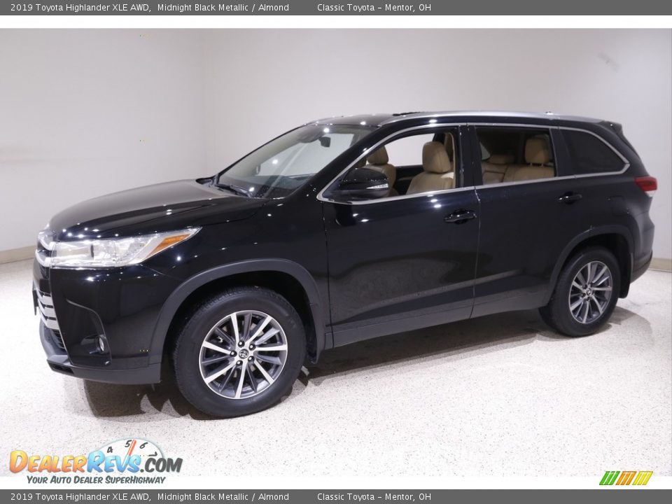 2019 Toyota Highlander XLE AWD Midnight Black Metallic / Almond Photo #3