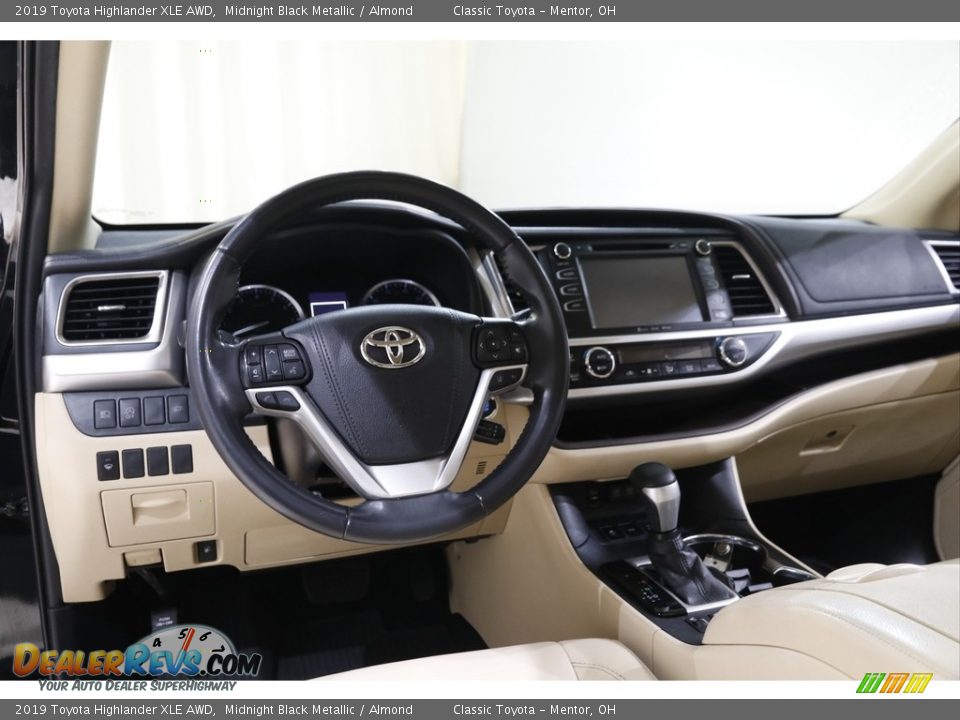 2019 Toyota Highlander XLE AWD Midnight Black Metallic / Almond Photo #6