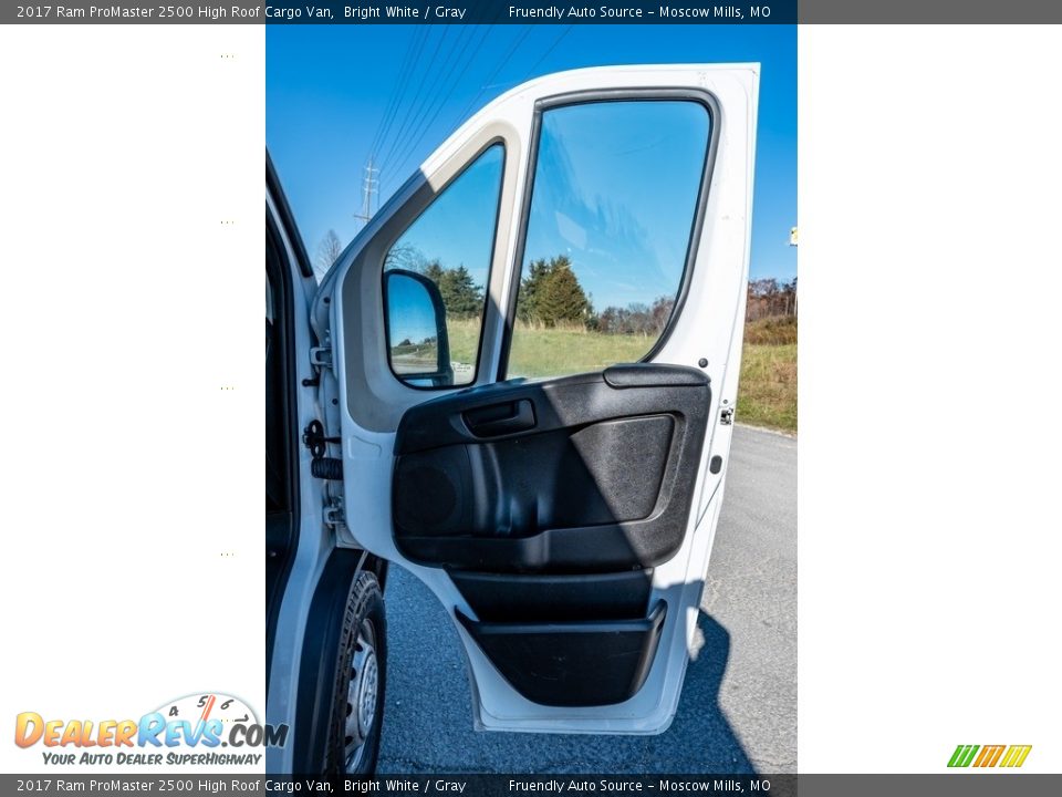 2017 Ram ProMaster 2500 High Roof Cargo Van Bright White / Gray Photo #28